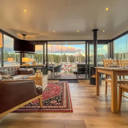 度假居 Stay24 - Wasservilla Chalet Am Meer 佩讷明德