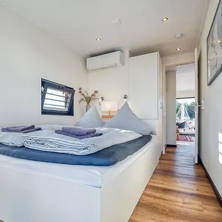 Stay24 - Wasservilla Chalet Am Meer Пенемюнде