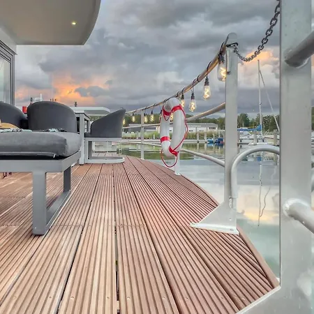 Stay24 - Wasservilla Chalet Am Meer