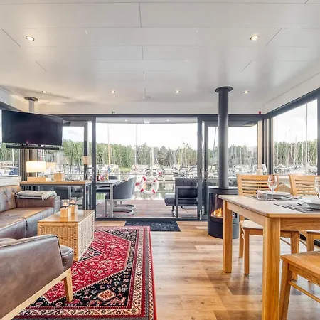 Stay24 - Wasservilla Chalet Am Meer *
