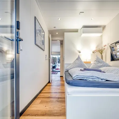 Stay24 - Wasservilla Chalet Am Meer Пенемюнде