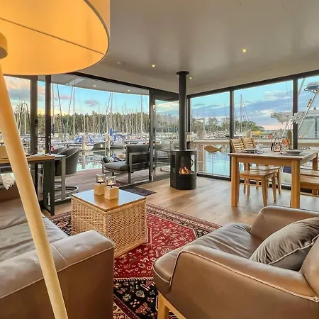 Stay24 - Wasservilla Chalet Am Meer Пенемюнде