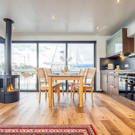 Stay24 - Wasservilla Chalet Am Meer *